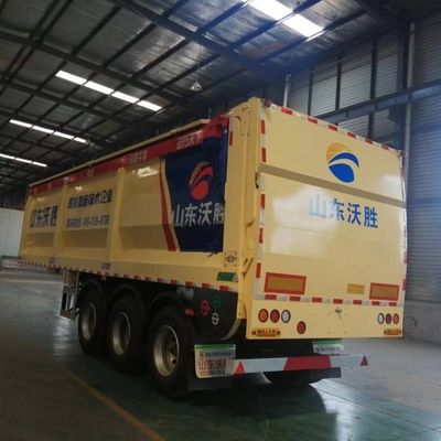 Transport von Gütern, Dumps, Semi-Trailer, Lastwagen mit Crawler Live Floor, maximale Nutzlast 60000 kg