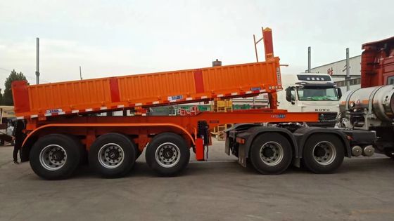 Schwerlastfahrzeug für den Transport von Getreide aus Sandstein