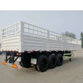 3 Achsen Flachbau-Seitenwand-Seitenzaun Semi-Anhänger für den Transport von Gütern und Vieh