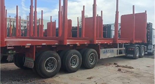 80T Flachbettenholz- oder Baumstammlader Halbanhänger mit Seitensäulen Mechanische Aufhängung