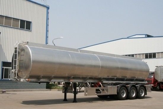 Standard 28 Tonnen Landungsgetriebe Wosheng Halbanhänger für Öl/Wasser/Milch/Benzinbehälter