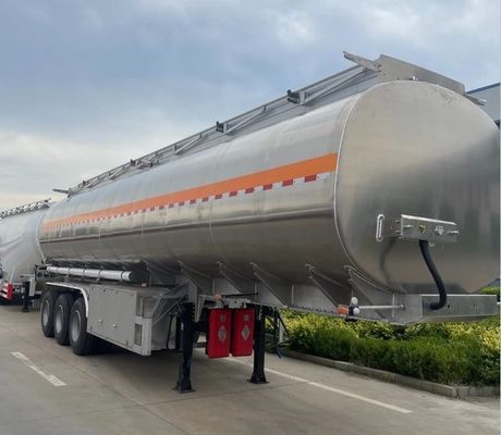 Standard 28 Tonnen Landungsgetriebe Wosheng Halbanhänger für Öl/Wasser/Milch/Benzinbehälter