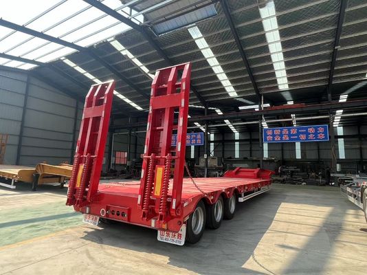 Transport Schwerlastgeräte mit 100 Tonnen Hydraulikrampen Niederbett Lkw Halbanhänger