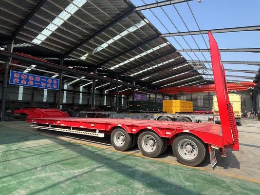 Transport Schwerlastgeräte mit 100 Tonnen Hydraulikrampen Niederbett Lkw Halbanhänger