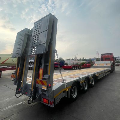 Luftfederung 3 Achsen 40 - 80 Tonnen Stahl-Low-Bed Semi-Trailer für Bagger und Dozer