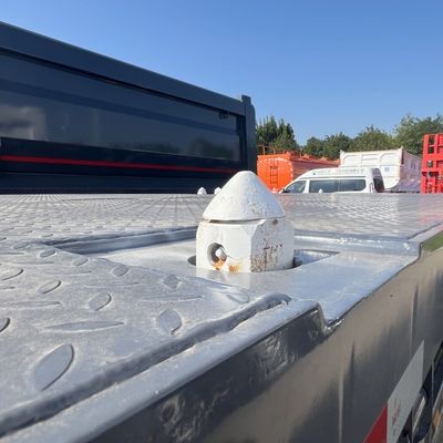 20ft 40ft Container Flatbed Truck Semi-Trailer mit 3mm 4mm Kornplatte Plattform