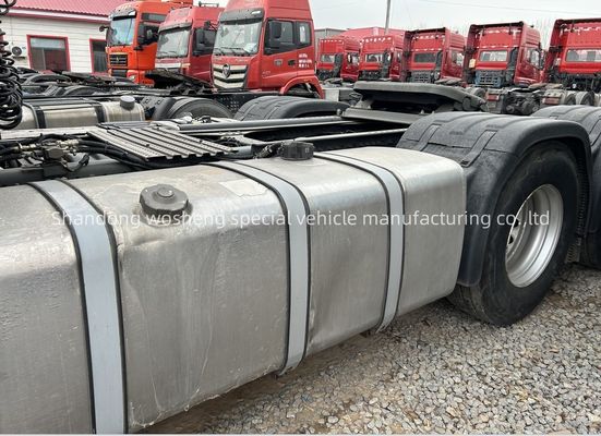 4 6L Motorkapazität Gebrauchte leichte Traktorfahrzeuge für einen reibungslosen und einfachen Transport