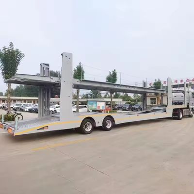 Stahlfahrzeugträger Halbanhänger mit 2 oder 3 Achsen Hydraulischer Fahrzeugtransporter mit 12R22,5 Reifen